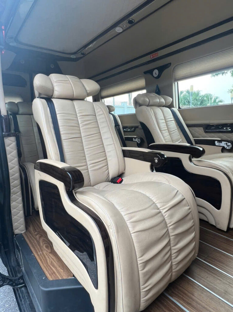 DCar Ford Transit 9 Seats 3